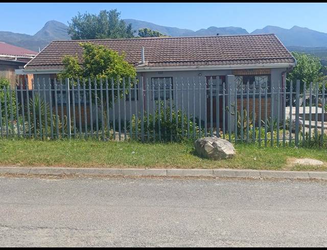 3 BEDROOM HOUSE FOR SALE IN PINEVIEW